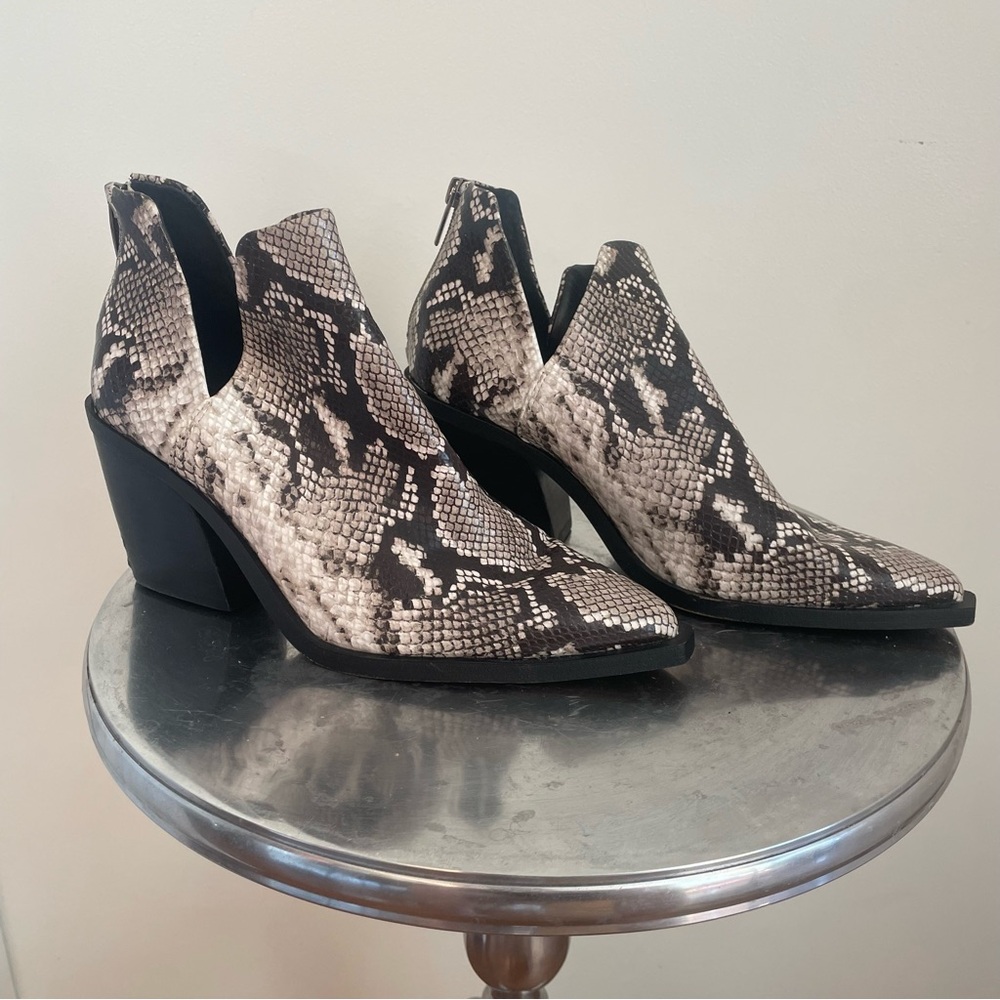 Snakeskin Ankle Boots, Vince Camuto, Size 9.5, Black & White & Grey